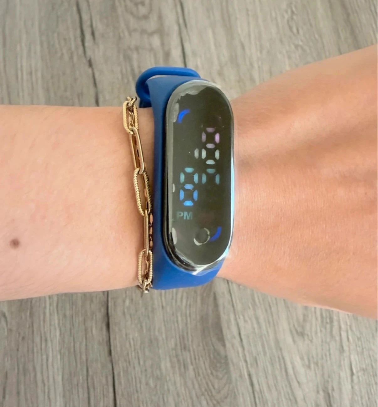 Reloj Deportivo Digital LED - Correa de Silicona Azul - Nuevo – photo 2